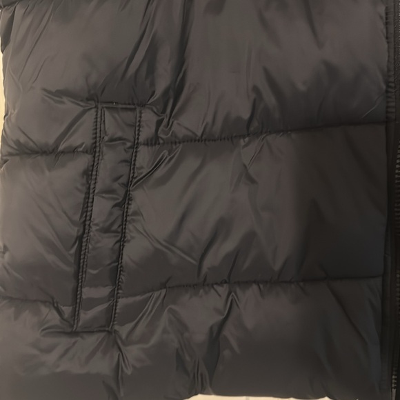 Old Navy puffer vest. Black. Size XL. - Picture 3 of 4